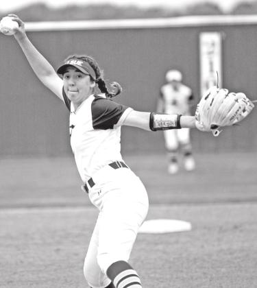 LSUE pitcher Raegan Pilgreen throws a strike against Galveston, (Photo by Tom Dodge)