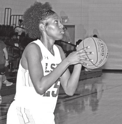 LSUE’s Chesley White led the Lady Bengals wth 19 points. (Photo by Tom Dodge)