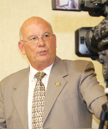 Eunice Police Chief Randy Fontenot speaks at Tuesday’s Board of Aldermen’s meeting. (Photo by Harlan Kirgan)