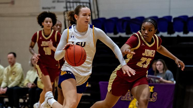 LSUE’s Paulina Reichenauer set the stage for a breakout night from the German import. Reichenauer scored six points in the opening quarter, part of a career best 29-point performance. (Photo by Travis Webb)