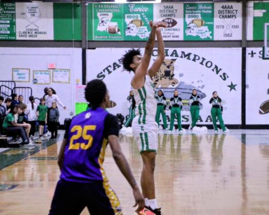 Eunice High senior De’Andre Reed was one of the four Bobcats ending the game with double-digits. Reed scored 11 points. (Photos by Sports Editor Rhett Manuel)