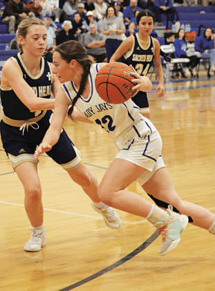 St. Edmund’s Caroline Lavergne drives past Sacred Heart defenders as the Lady Jays win 56-38. (Photo by Amy Myers)