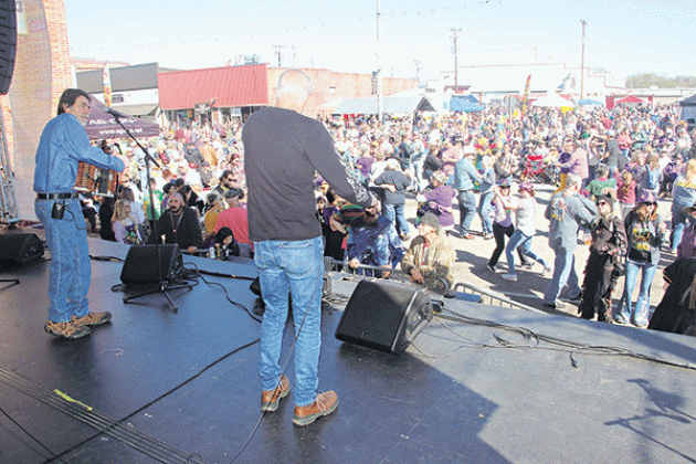 Downtown Eunice was packed on Tuesday with dancers, drinkers and shoppers. (Photos by Harlan Kirgan)