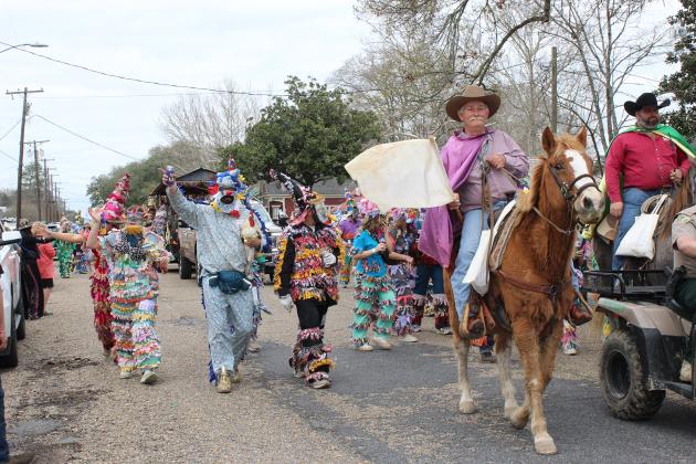 Mardi Gras Captaine' Pat Frey leads the run