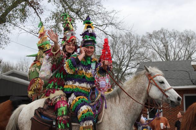 Some horsebackers parade in Eunice's Mardi Gras run Tuesday