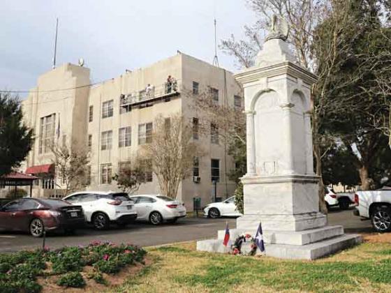 The monument to Confederate soldiers is about to be removed from the St. Landry Parish Courthouse grounds. (Photos by Harlan Kirgan)