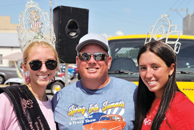 Basile Mayor Mark Denette is assisted by Miss La. Swine Festival Jynlee Conner, left, and Miss Basile Hanna Manuel. at the Eunice Classic Car and Truck Show.  (Photo provided)