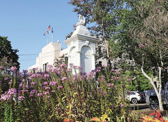The monument to Confederate soldiers on the St Landry Parish Courthouse grounds on Thursday. (Photo by Harlan Kirgan)