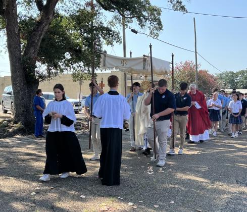 At the start of each school year, one of the beautiful traditions at St. Edmund Catholic School is the Eucharistic Procession. The first All-School Mass marks the beginning of our supreme act of adoration and the summit of our Christian lives. The Mass is followed by an extension of the worship of Jesus during a Eucharistic Procession. Under the canopy, the procession was led by the Rev. Hampton Davis and the Rev. John Dugas of St. Anthony of Padua Catholic Church, high school students, and members of our f