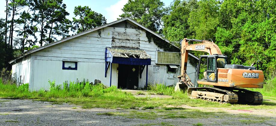 Slim’s in Kinder before the once famous dance hall was demolished. (Kinder Courier News photo)