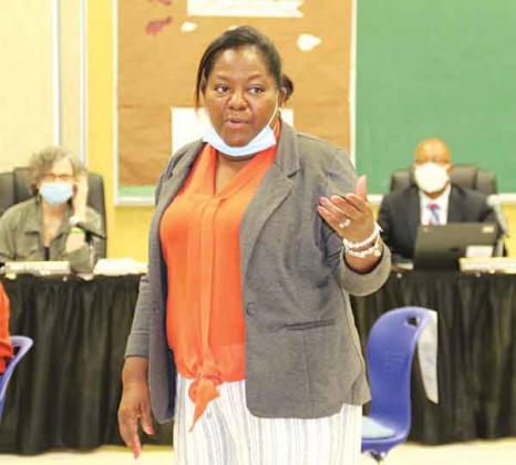 Willie Guillory, president of the St. Landry Federation of Teachers and School Employees, makes her case for para-professionals who are taking on the duties of teachers to get a pay raise. In the background at Tuesday’s meeting in Opelousas, from left, are Board member Mary Ellen Donatto and Superintendent Patrick Jenkins. (Photo by Harlan Kirgan)