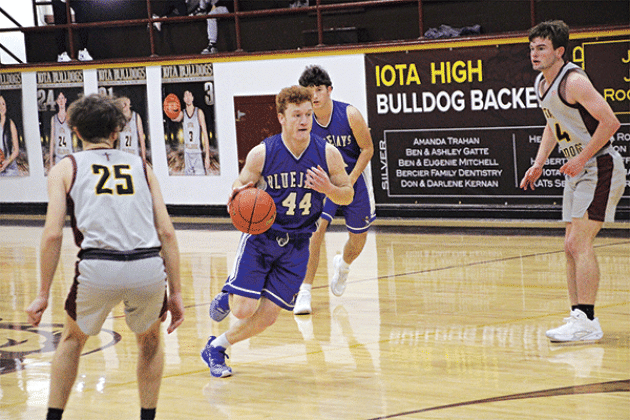 St. Ed’s senior Henry Summerlin makes a move to the basket during Friday’s loss to the Iota Bulldogs. (Photo by Rhett Manuel)