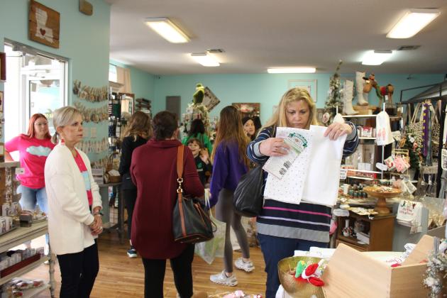 A crowd of shoppers participated in the annual Noel on the Prairie Saturday. Holly’s Hobbies, at 235 West Walnut, offered sales for their shoppers. Thirty nine Eunice merchants participated in the annual Holiday Shopping Spree. Two drawings, valued at $1,375 each, was offered for shoppers and a lucky winner will be drawn this week.