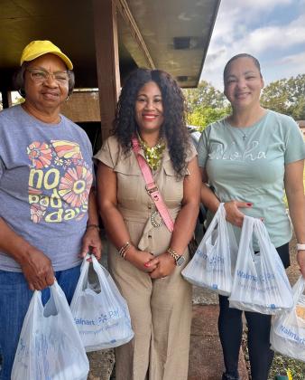 Eva Jordan, Shelsy Williams and Roxanne Jordan Dukes help deliver Thanksgiving luncheons to the community elderly and shut-ins.