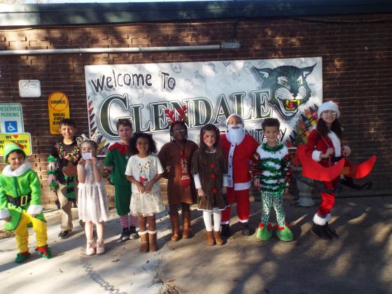 Glendale Christmas Costume Contest winnners named.