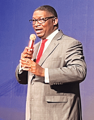 Gubernatorial candidate Democrat Shawn Wilson addresses churchgoers at United Christian Faith Center in Baton Rouge about his candidacy and the importance of voting. (Photo by Molly Ryan, WRKF/WWNO)