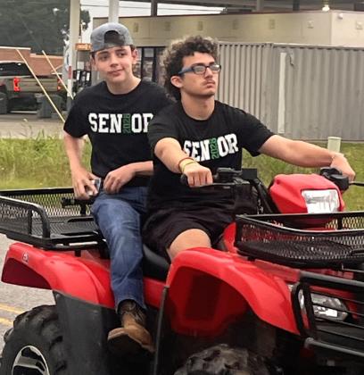 EHS seniors take their last day ride to school.