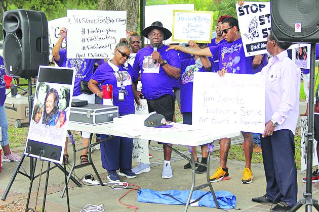 Shouts and cries of “Justice for Brittany,” and “No justice No Peace,” echoed around the courthouse on Thursday, July 13, as family members and friends gathered for a peaceful protest. The protest took place 90 days after Brittany Fontenot was found dead in her home in the Chataignier area.  The death was ruled a suicide, but the victim’s loved ones claim Fontenot was shot multiple times with multiple guns.