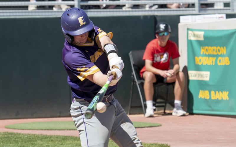 Andrew Clapinski drives in a run vs. Blinn.