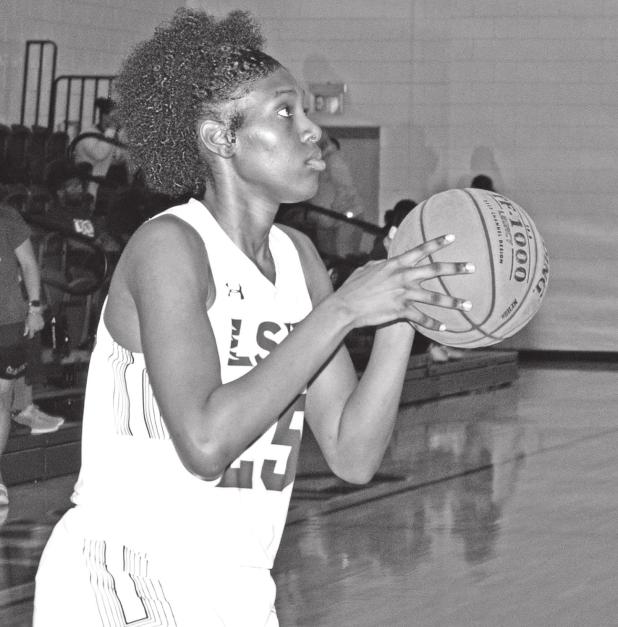 LSUE’s Chesley White led the Lady Bengals wth 19 points. (Photo by Tom Dodge)