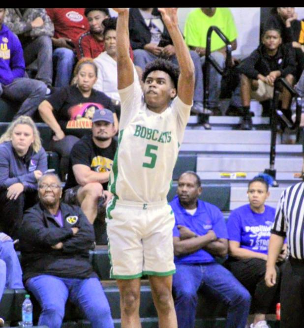 The Jackets and Bobcats played a high-paced opening quarter that saw the teams knotted at a score of 16 to end the frame. A three pointer was performed by Devonte Johnson. The final score of the game was a win for the Bobcats, 49 to 48 against the Kinder Yellow Jackets. (Photo by Sports Editor Rhett Manuel)