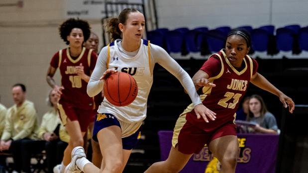 LSUE’s Paulina Reichenauer set the stage for a breakout night from the German import. Reichenauer scored six points in the opening quarter, part of a career best 29-point performance. (Photo by Travis Webb)