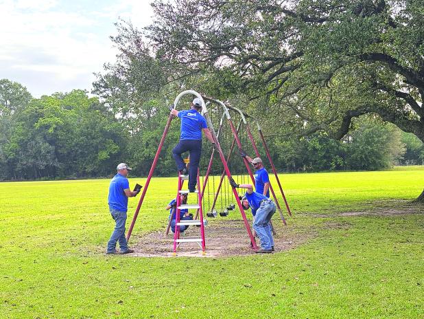 Ted Houston and his crew from Williams Gas Pipeline Transco every year do volunteer work, and they refer to this day as their Volunteer Project. They choose a city and a project to clean up and beautify. On Wednesday morning the crew volunteered and worked at the Harris Park in Eunice.