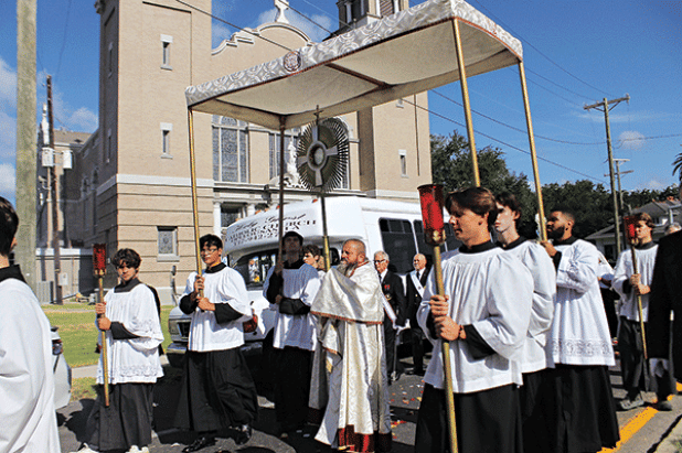 Father Michael Champagne carries the Blessed Sacrament during the Eucharistic Procession from the Church of the Assumption on Main Street in Franklin to the boat docks along Bayou Teche. The procession was part of the Fête Dieu du Têche held on Aug. 15. (Photo by Chris Landry/The Banner-Tribune)