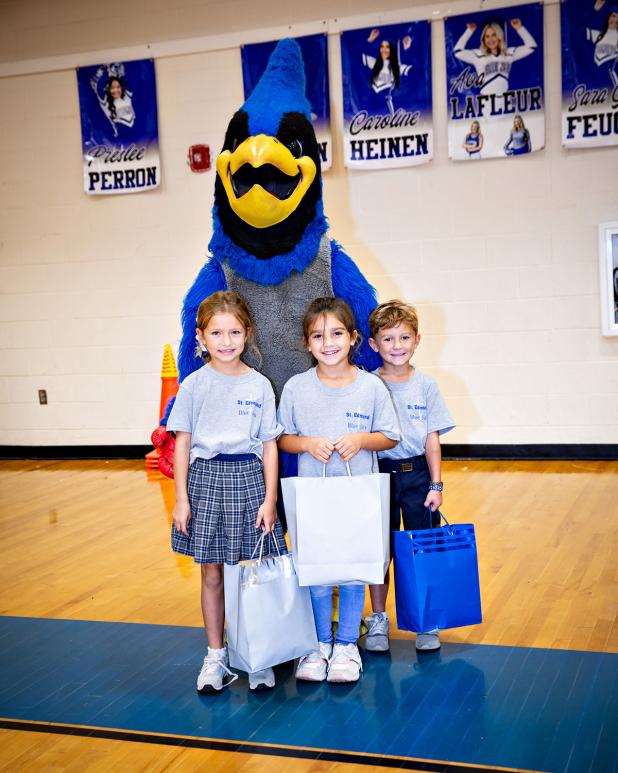 St. Edmund names homecoming Crown Bearers