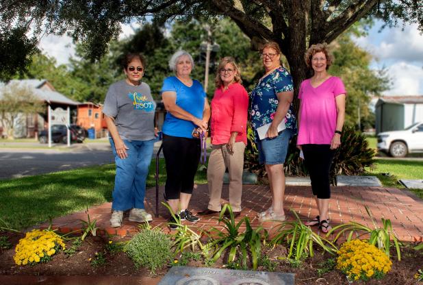 New flowering bed shows support for LSU Eunice.