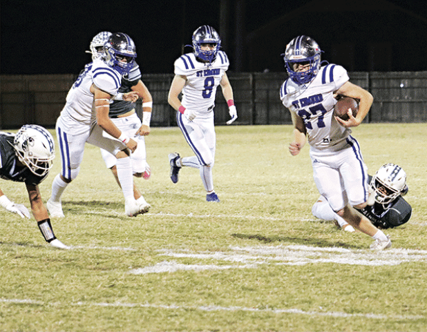 Blue Jay running back Henry Summerlin runs past a Ponte Coupee defender in Thursday’s 26-22 loss. (Photos by Amy Myers)