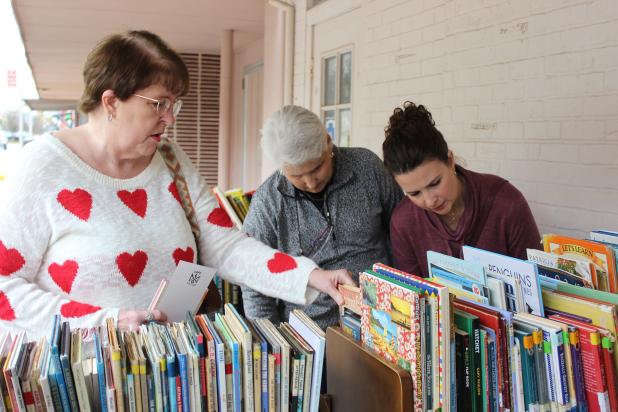 Library book sale during Noel on the Prairie