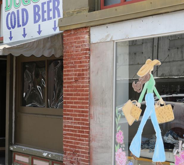 A sign for "Cold Beer" on South 2nd Street. (Photo by Harlan Kirgan)