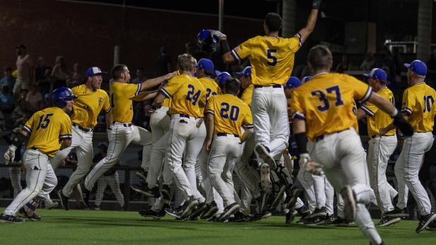 LSUE Bengals celebrate will. (LSUE Photo)