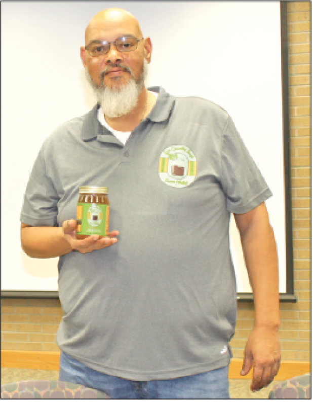 Dwight Broussard of Two Country Boys from Mallet Manglier Tea was the guest speaker Wednesday at the Eunice Rotary Club meeting. (Photo by Myra Miller) 