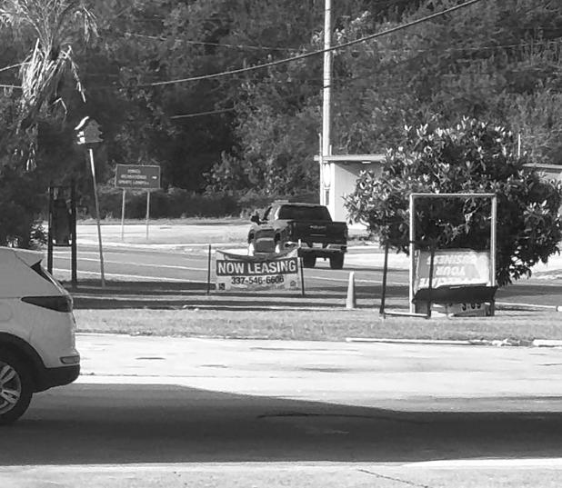 Suspect vehicle leaving Valero.  (Photo by Rebecca Chaisson)