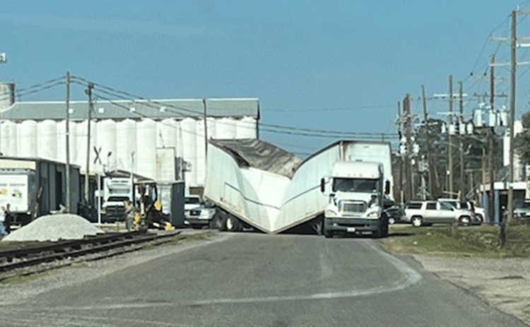 An 18-wheeler was coming out onto South East near G&H Seed when the trailer failed at 2:15 p.m. Friday. According to Eunice Police Chief Kyle LeBouef, “No one was injured, and apparently the trailer collapsed. It was apparently overloaded. No report was done.” (Submitted photo)