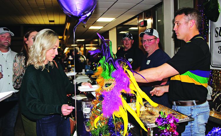 Kayla Heinen tries a sampling of potato soup from the crew at D & R Supply at the 2023 Taster’s Choice. (Photo by Myra Miller)