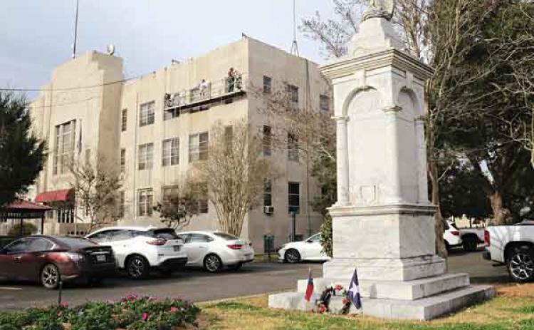 The monument to Confederate soldiers is about to be removed from the St. Landry Parish Courthouse grounds. (Photos by Harlan Kirgan)