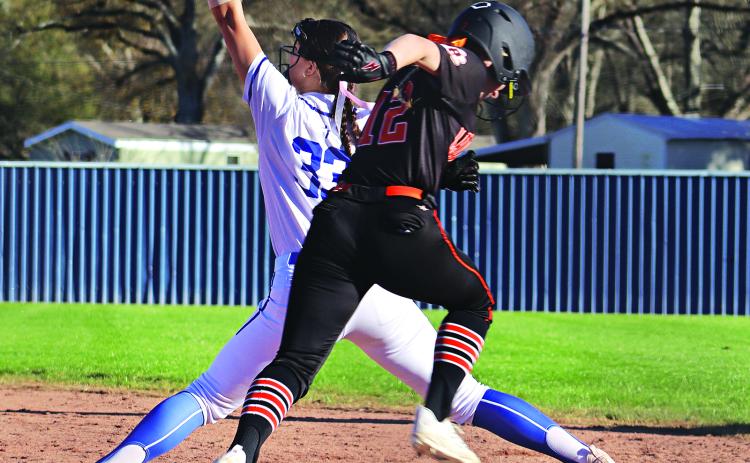 St. Edmund’s Kennedy Dubroc stretches to make an out at first against Pine Prairie. (Photo by Amy Myers)
