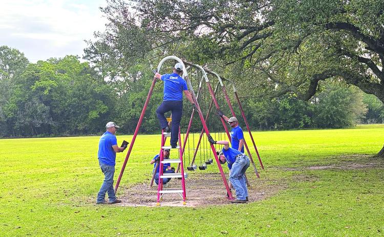 Ted Houston and his crew from Williams Gas Pipeline Transco every year do volunteer work, and they refer to this day as their Volunteer Project. They choose a city and a project to clean up and beautify. On Wednesday morning the crew volunteered and worked at the Harris Park in Eunice.