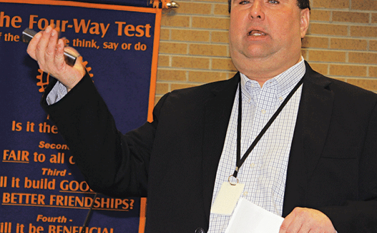 Chad LaComb, economic development planner with Acadiana Planning Commission, speaks at the Eunice Rotary Club meeting on Wednesday. (Photo by Myra Miller)