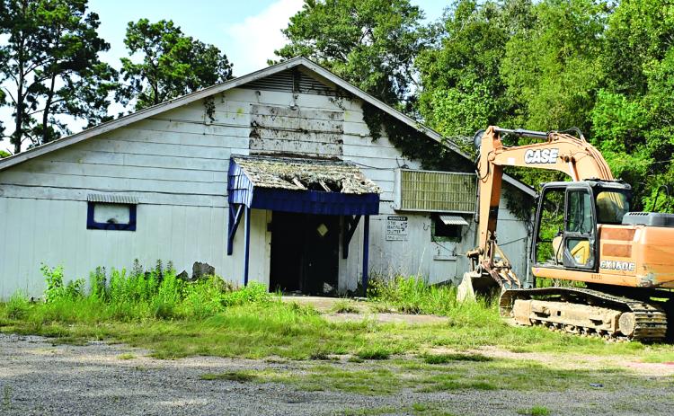 Slim’s in Kinder before the once famous dance hall was demolished. (Kinder Courier News photo)