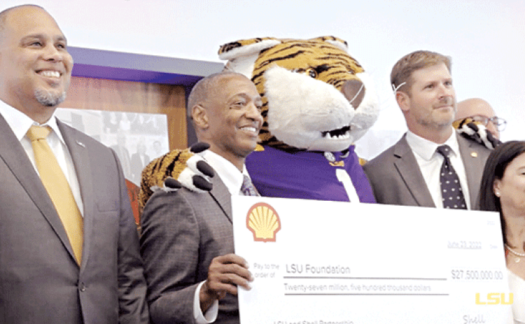Shell, one of the biggest oil companies in the world, gave $27.5 million to LSU in 2022 to fund the university’s Institute for Innovation in Energy. LSU President William F. Tate IV, second from left, poses with LSU mascot Mike the Tiger. A new paper calls for additional research into the influence of the fossil fuel industry on academia. (LSU photo)