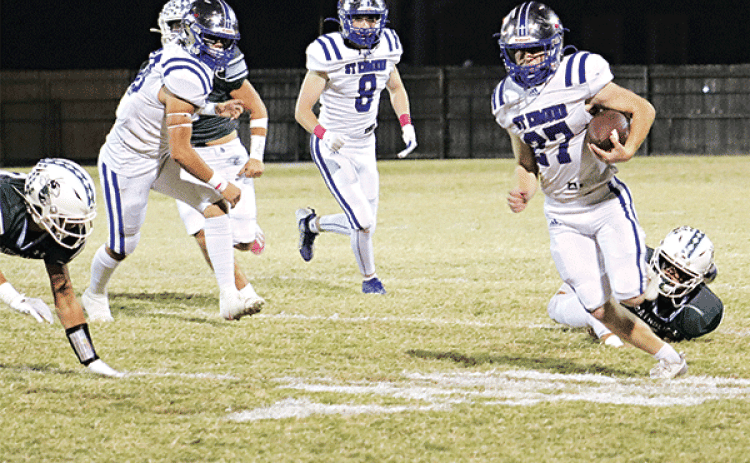 Blue Jay running back Henry Summerlin runs past a Ponte Coupee defender in Thursday’s 26-22 loss. (Photos by Amy Myers)