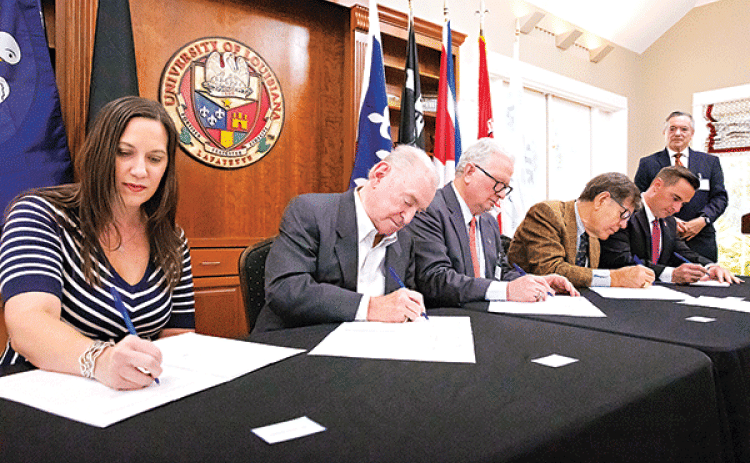 LAFAYETTE — The University of Louisiana at Lafayette and a Belgian university signed a memorandum of understanding Tuesday to create a student exchange between the two institutions. UL Lafayette’s new partner: the University of Namur in central Belgium. Namur has been a twin city of Lafayette since the 1970s. Dr. Joseph Savoie, UL Lafayette president, said such exchanges “broaden our connection to the world and enhance the perspective of students and faculty members who participate in them.” “With the partn