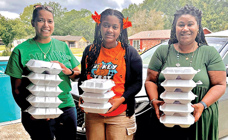 Thanksgiving dinners were delivered to special people by NAUW Eunice Branch. Dinners were prepared for the organization by Rosaline Allison Williams and delivered by LaJuana J. Ray, left, NAUW member; Jordan K. Ray, and Shelsy Williams, branch president of NAUW. Not pictured is Keveius Givs Jr. Givs delivered dinners. (Submitted photo)