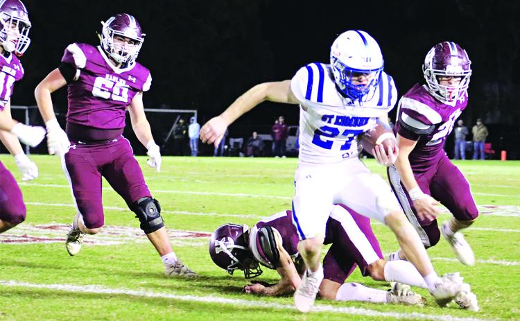 Blue Jay running back Henry Summerlin tallied 212 rushing yards in Friday’s contest against Vermilion Catholic in Abbeville. The Eagles are the top seed in the Division IV Select playoffs. (Photo by Amy Myers)