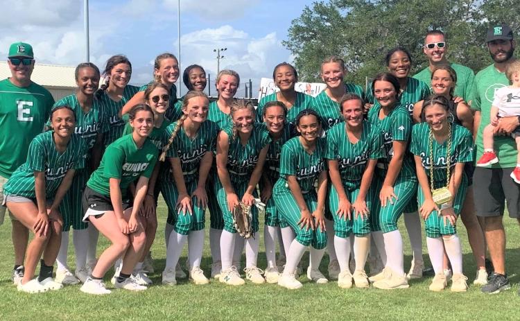 2022 EHS softball team (Photo by Dwight Jodon)