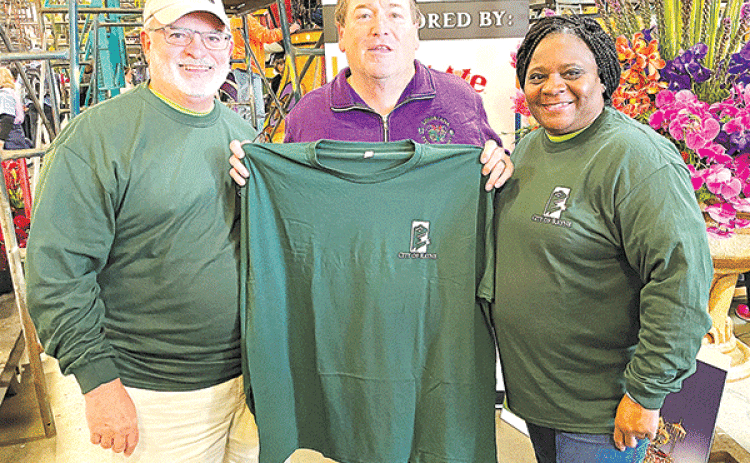 Surrounded by hundreds of volunteers and thousands of flowers, Jerry and Denise Underwood spent their New Year’s Day weekend volunteering their time and talents assisting in decorating the State of Louisiana’s award winning entry in the 2024 Rose Bowl Parade. Here, they present Lt. Governor Billy Nungesser with a City of Rayne shirt when they arrived in Pasadena, California.